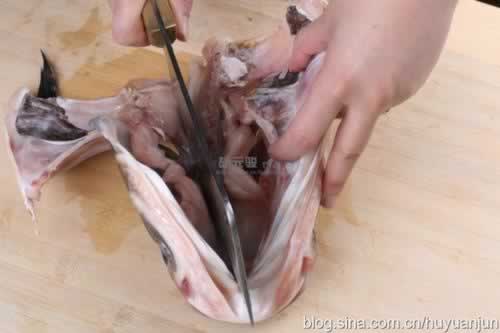 砂锅鱼头豆腐煲的做法