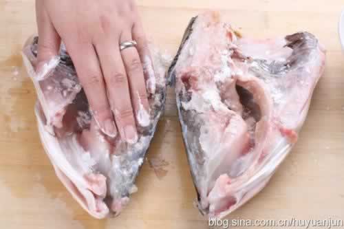 砂锅鱼头豆腐煲的做法