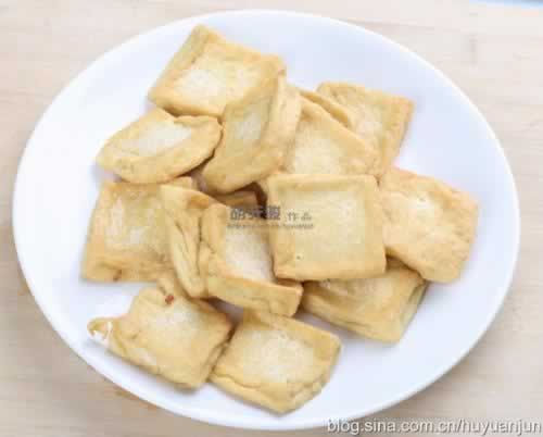 砂锅鱼头豆腐煲的做法