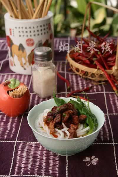 焖肉米线的做法