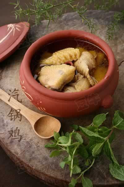 云南汽锅鸡的做法