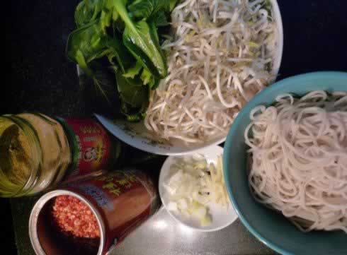 豆芽油菜炒面的做法