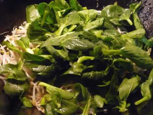 豆芽油菜炒面的做法