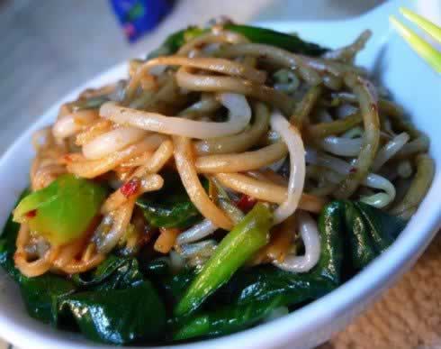 豆芽油菜炒面的做法
