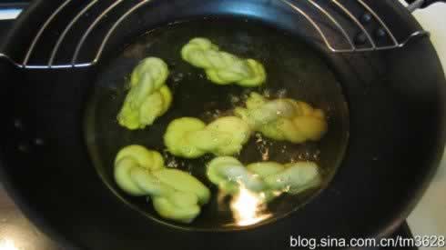 自制酥脆麻花的做法