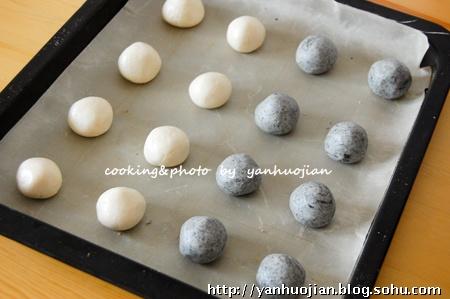 原味&芝麻迷你恐龙蛋面包的做法