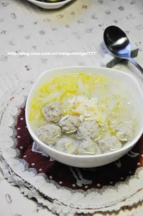 白菜粉丝汆丸子的做法