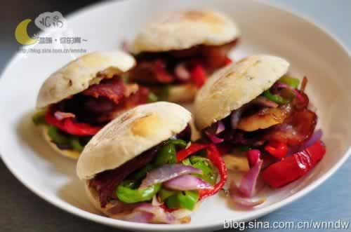 无水土豆小锅盔夹香煎培根的做法