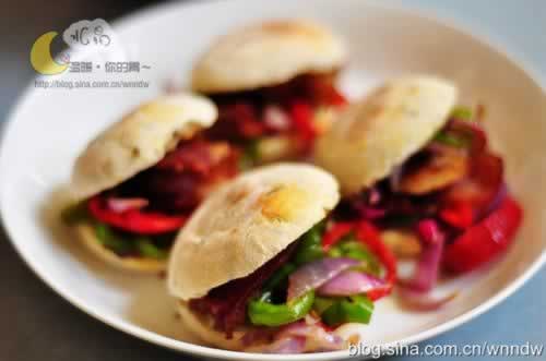 无水土豆小锅盔夹香煎培根的做法