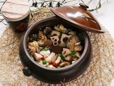 莲藕啤酒汽锅鸡的做法