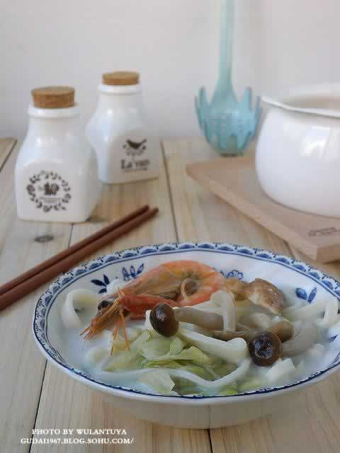 鲜奶汤汁手打面的做法