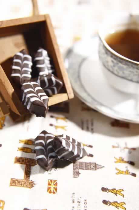 自制草莓巧克力的做法