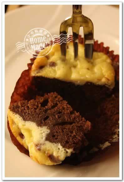 乳酪顶巧克力蛋糕的做法