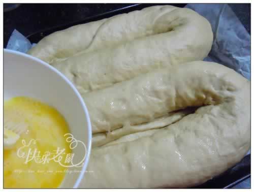 薏仁肉松面包的做法