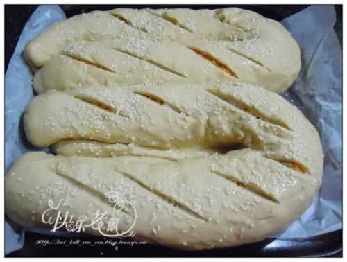 薏仁肉松面包的做法