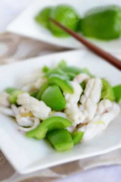 青椒鱿鱼花的做法