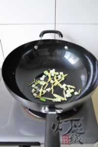 炒薄壳的做法