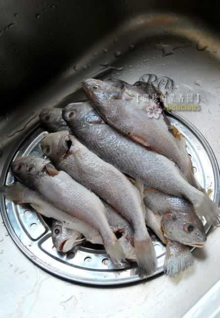 酥炸小黄鱼的做法