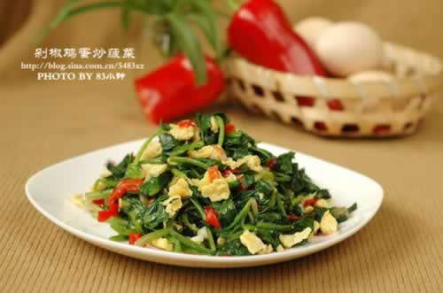 剁椒鸡蛋炒菠菜的做法