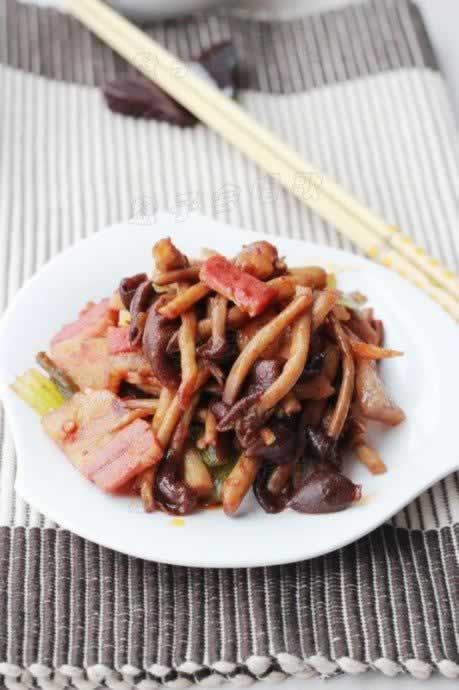 茶树菇炒咸肉的做法