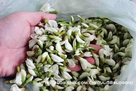 槐花菜饼子的做法