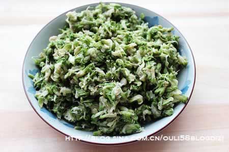 槐花菜饼子的做法