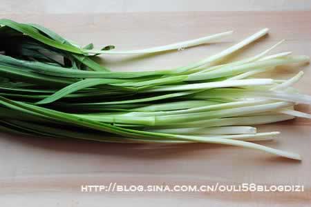 槐花菜饼子的做法