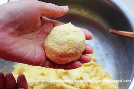 槐花菜饼子的做法