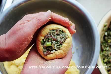 槐花菜饼子的做法