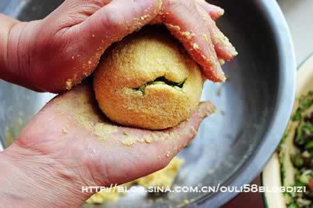 槐花菜饼子的做法