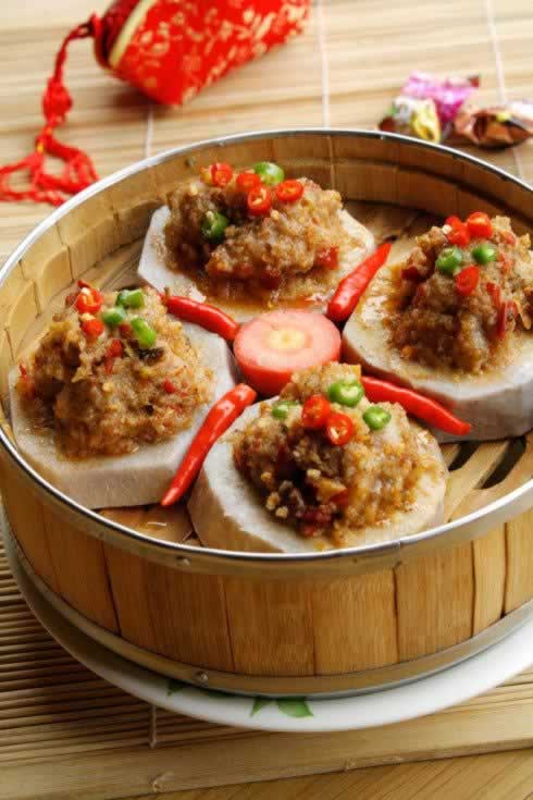 圆笼芋头蒸肉的做法