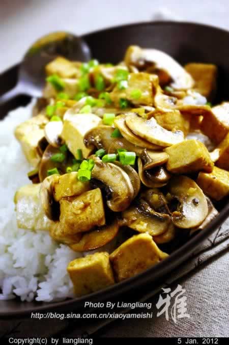 口蘑豆腐饭的做法