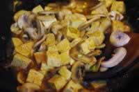 口蘑豆腐饭的做法