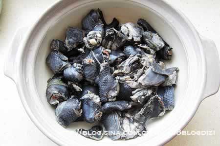 乌鸡枣杞汤的做法