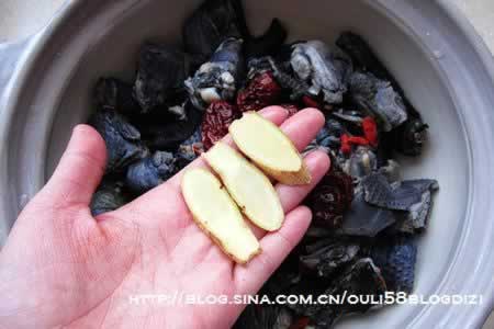 乌鸡枣杞汤的做法