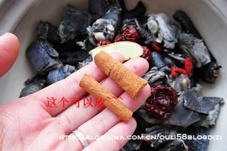 乌鸡枣杞汤的做法