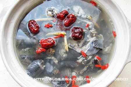 乌鸡枣杞汤的做法