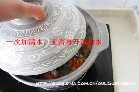 乌鸡枣杞汤的做法