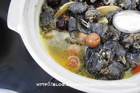 乌鸡枣杞汤的做法