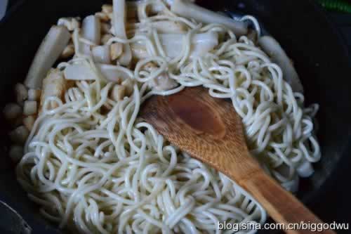 特色年糕炒面的做法