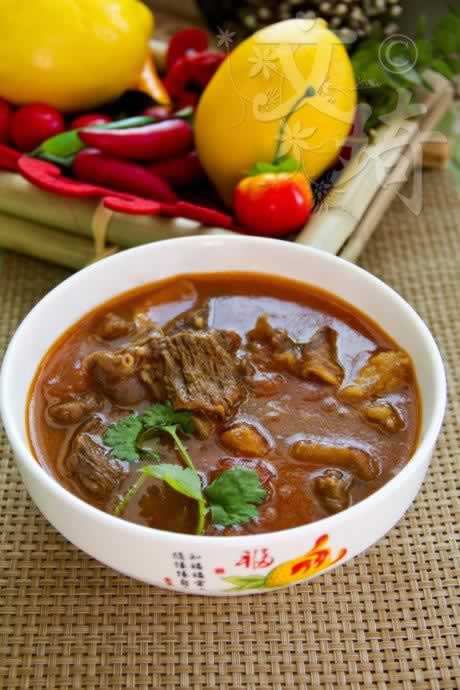 酸汤牛腩的做法