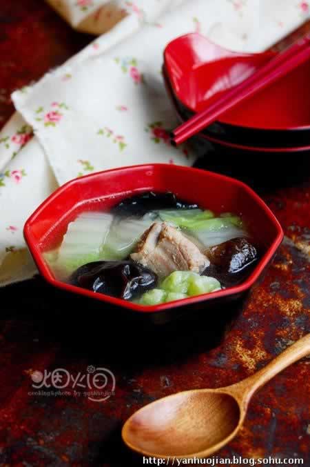 ��ľ���ײ������Źǵ�����