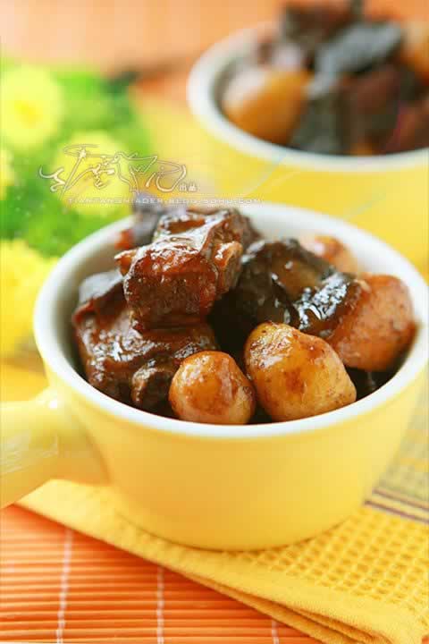 板栗排骨烧榛蘑的做法