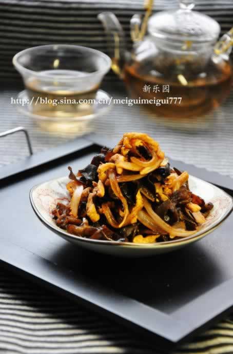 木耳洋葱炒肉丝的做法