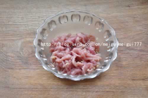 木耳洋葱炒肉丝的做法