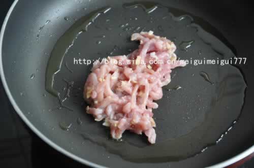 木耳洋葱炒肉丝的做法