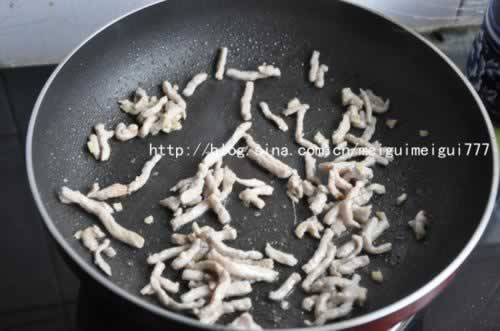 木耳洋葱炒肉丝的做法