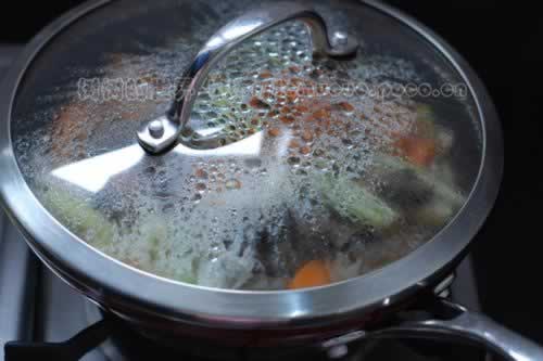 红酒焖牛腱的做法