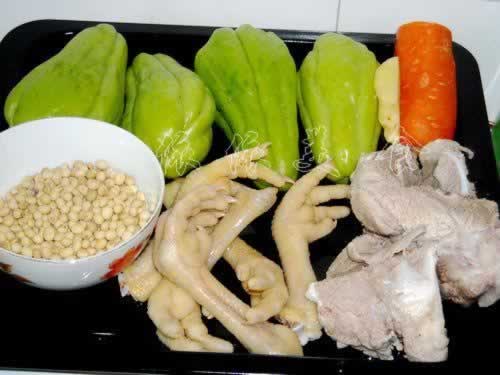 佛手瓜黄豆鸡脚汤的做法