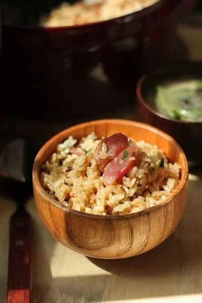 铸铁锅版腊味煲仔饭的做法